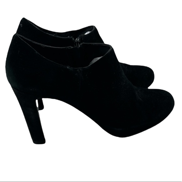 Tahari Sincere Suede Bootie Size 8.5 - Picture 4 of 8